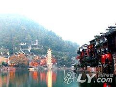 凤凰龙阁临江观景客栈