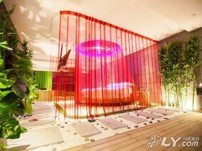 天鹅恋图片情侣主题(无锡新区店)酒店情趣用品说什么v图片发图片