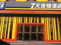 郑州车爵士汽车酷装美容专营店加盟店附近宾馆