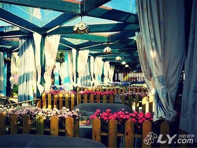 滇越铁路1910艺术酒店(【含早】复古欧式大床房)团购